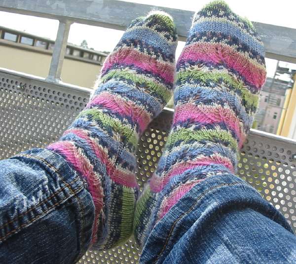 FO Embossed Leaves Socks