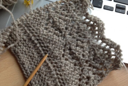 Angestrickte Bordüre nach drei Mustersätzen