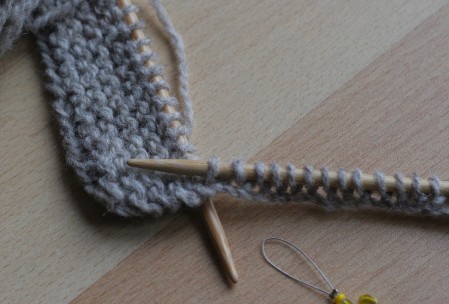 Quergestrickte Borte erste Reihe