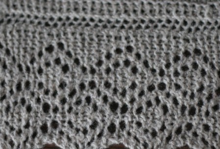 Gestrickte Spitzenborte fertig gespannt