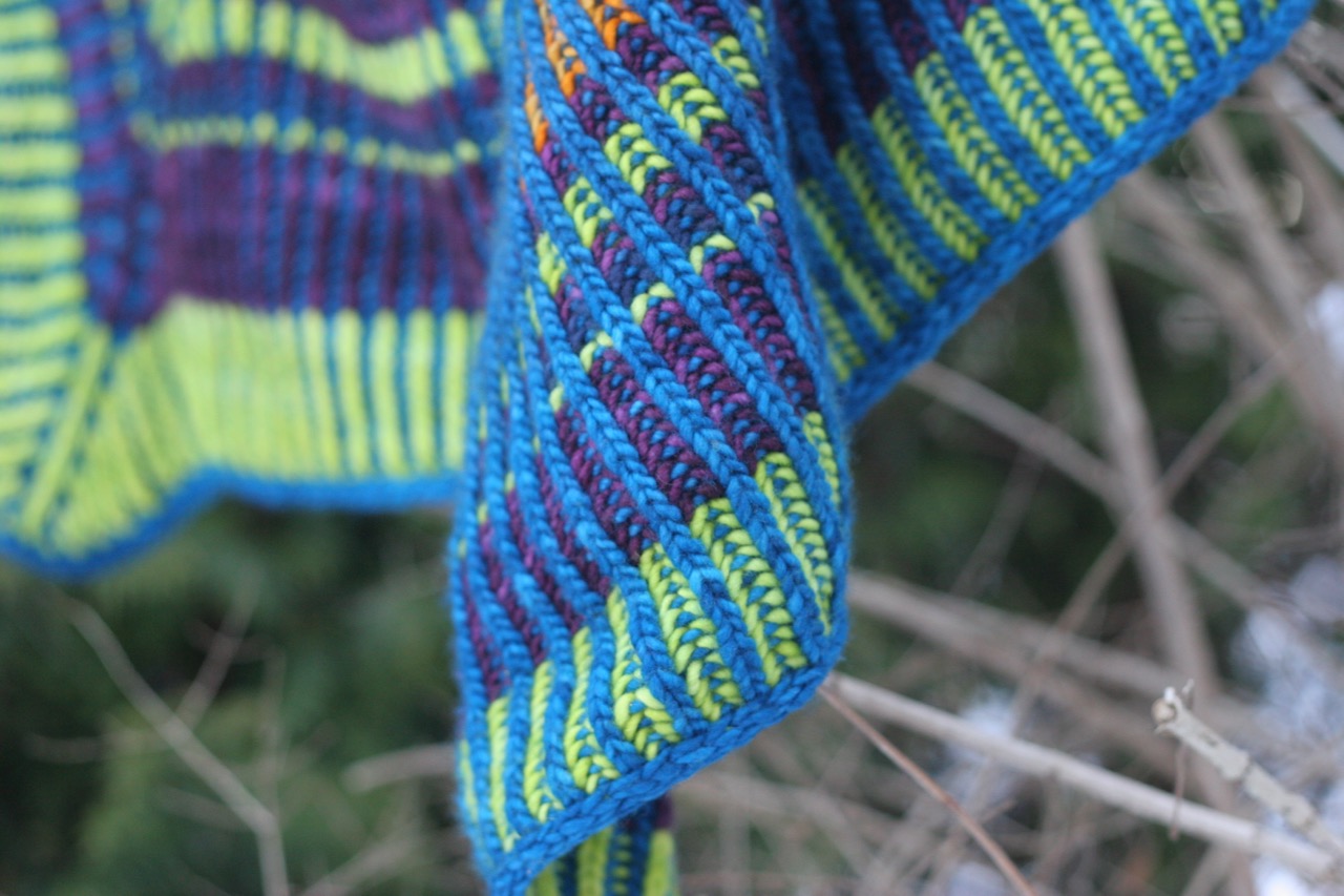 Askews Me Shawl – Two-color brioche