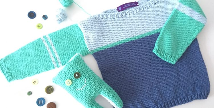 Babypullover und Monsterkuscheltier aus 3 Knäulen Baumwollgarn und ein paar Knöpfen