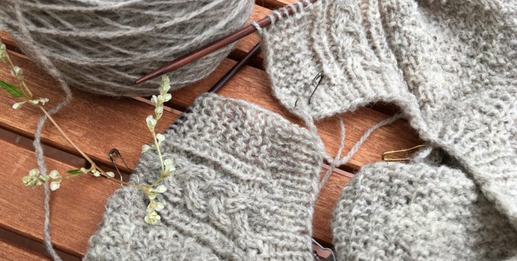 Sammal Cardigan : Detail Zopfmuster