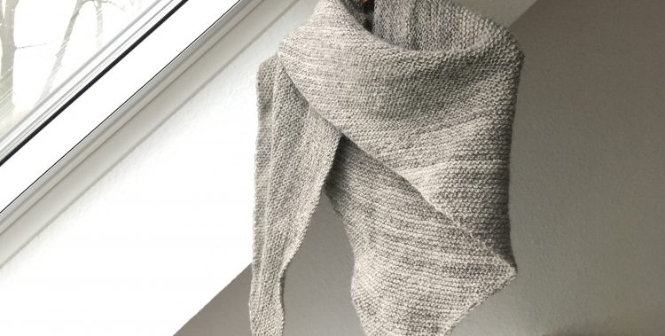 Dreieckstuch aus handgesponnener Gotlandwolle