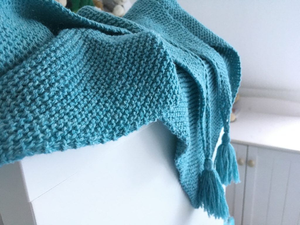 Einfaches Dreieckstuch mit Quasten